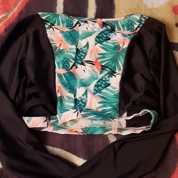 Swimsuit top - Picture 4 of 4